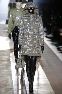 Moschino FALL 2018 MENSWEAR Milan MFW коллекция Moschino осень 2018 мужская неделя моды в Милане Mainstyles
